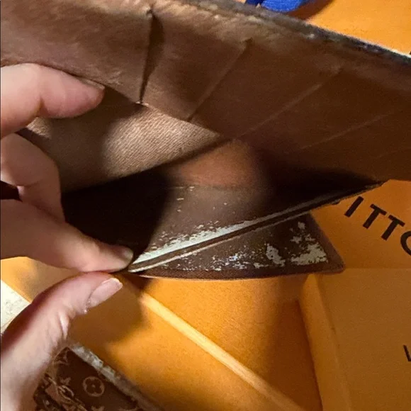 Louis Vuitton Monogram vertical bifold wallet - Picture 7 of 9